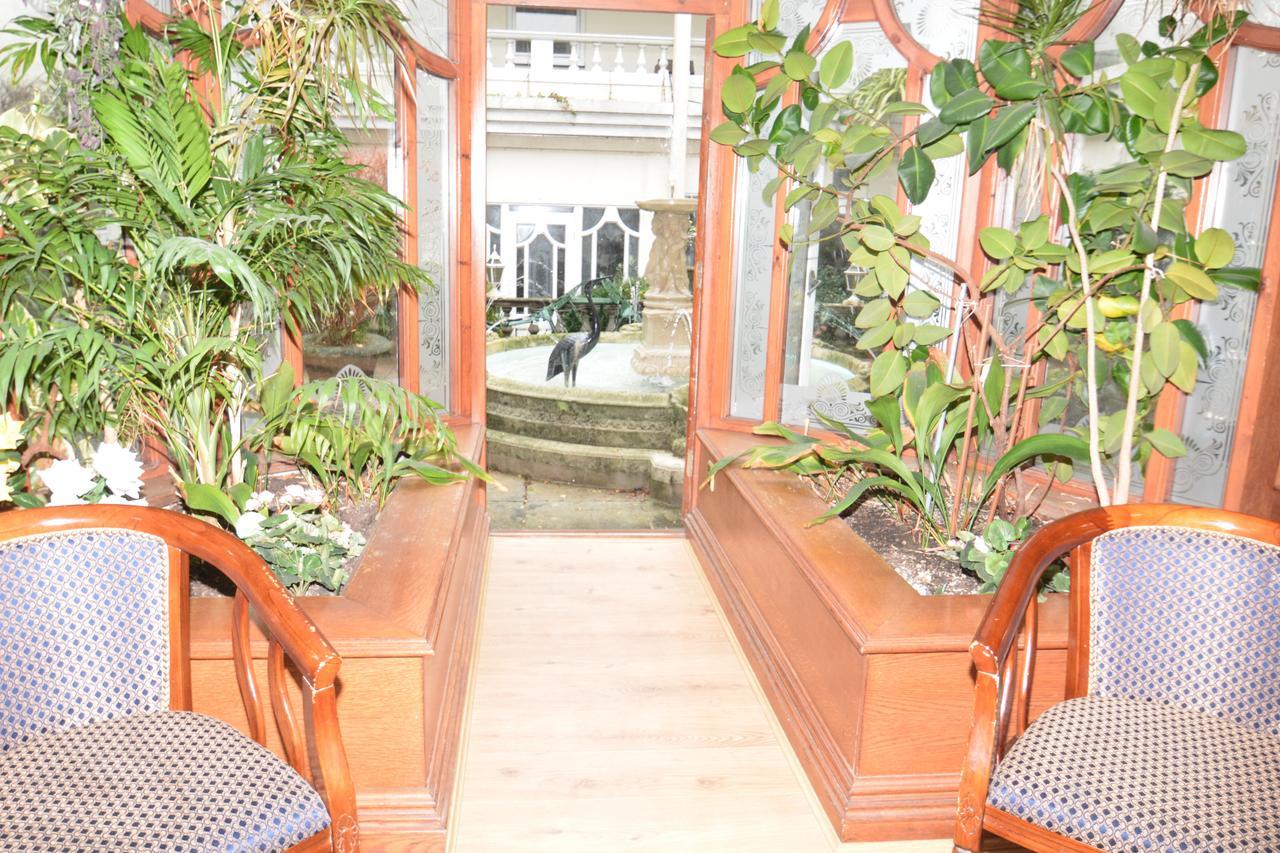 Отель Durrant House