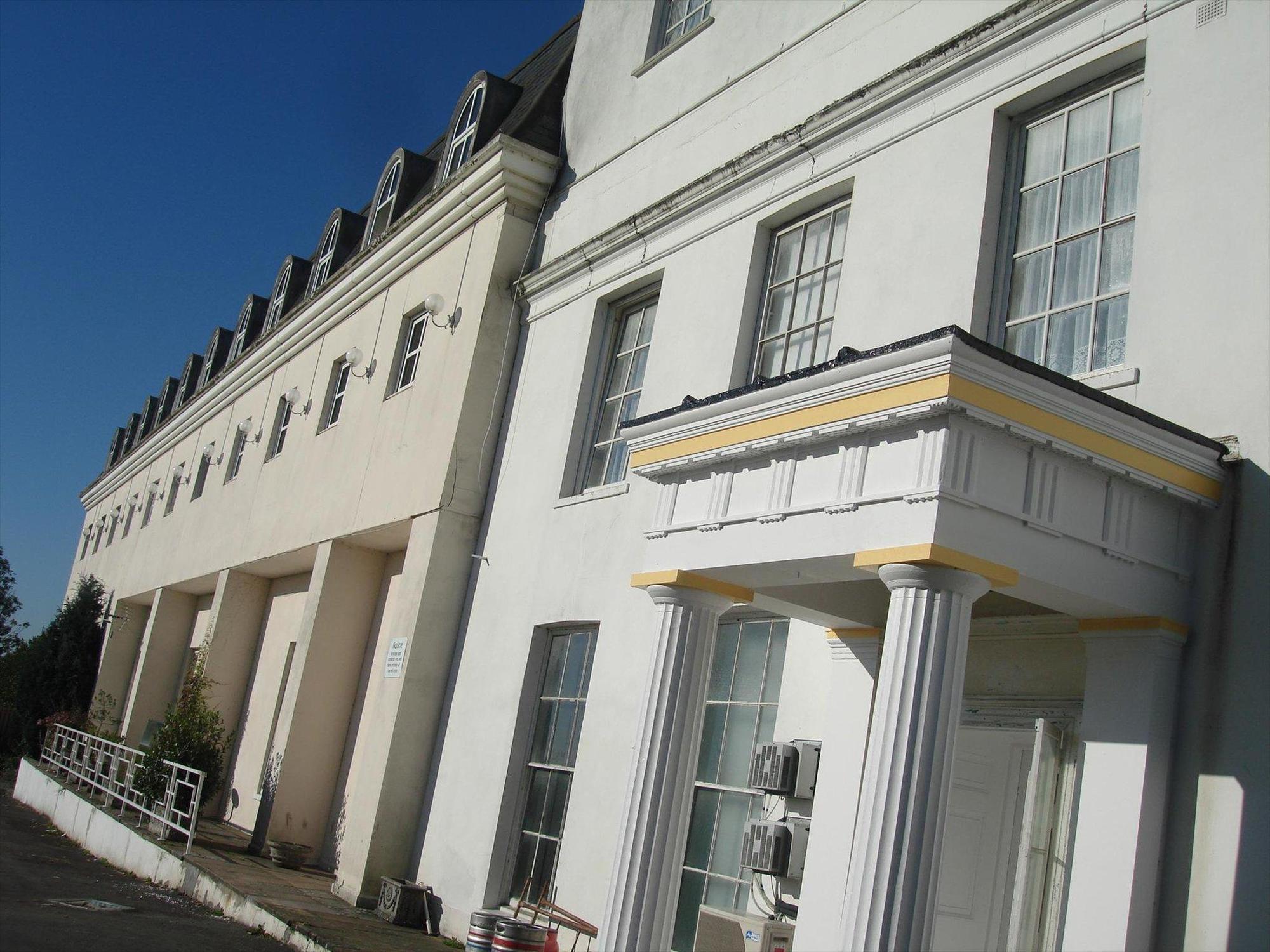 Durrant House 3*